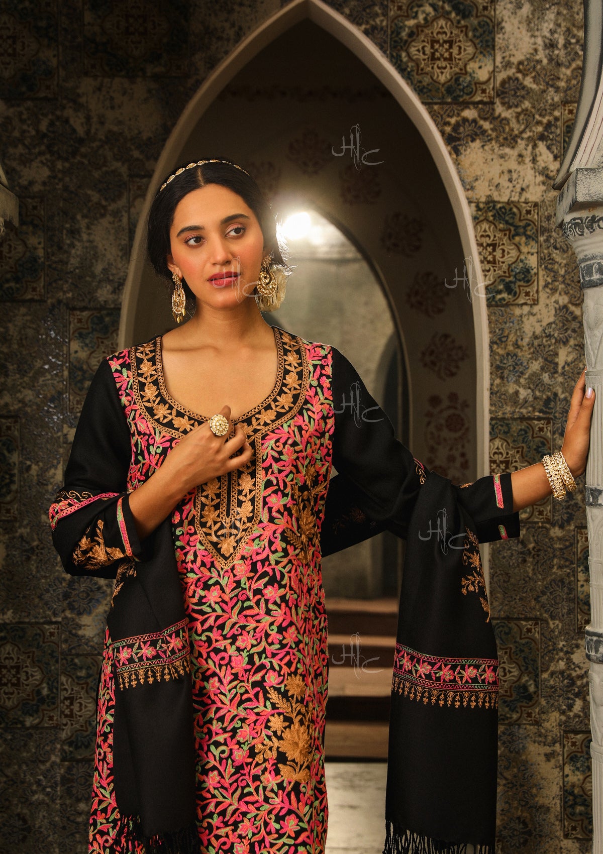 HOC Crafts Aari Woollen Straight Kurta Set with Dupatta-Black
HOC Crafts Aari Woollen Straight Kurta Set with Dupatta-Black