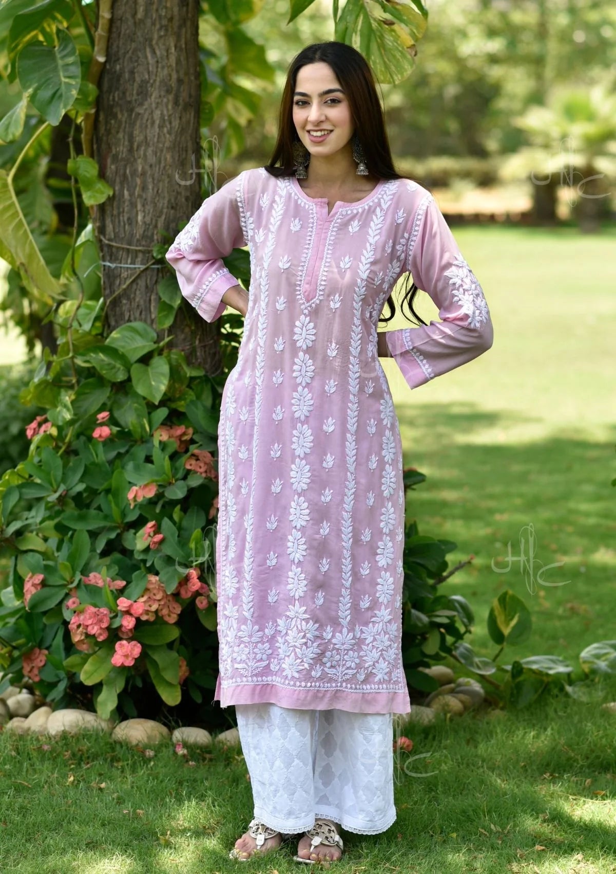 ELEVATE YOUR STYLE: A GUIDE TO EFFORTLESSLY STYLING LONG KURTIS – House ...
